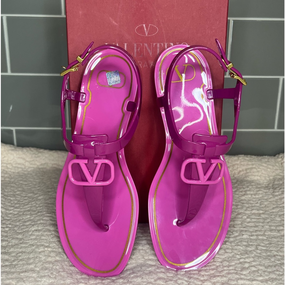 New condition, dustbag and box Valentino garavani pvc sandals.Wore 1x indoor